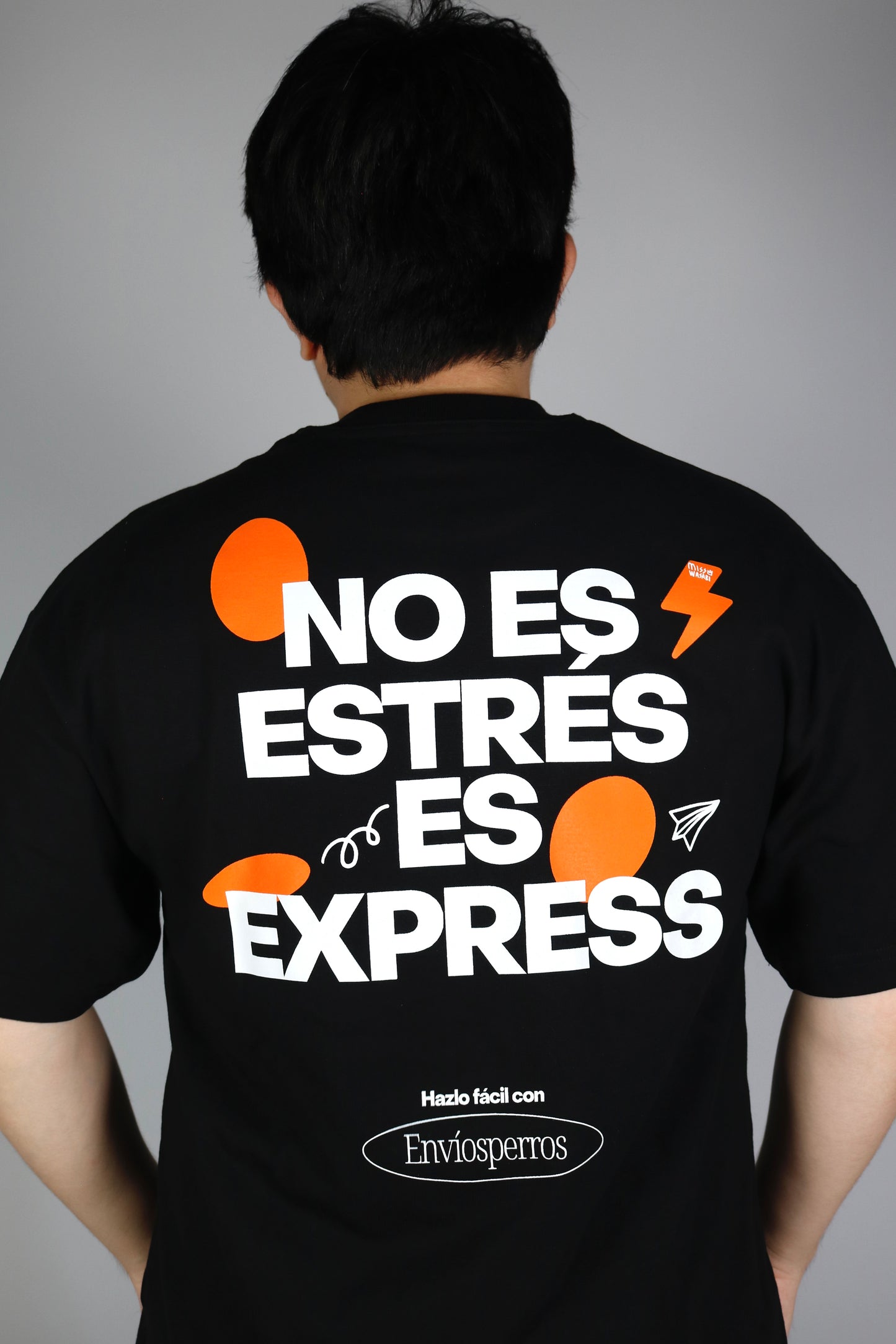 Playera negra hombre oversized "no es estrés, es express"