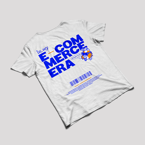 Playera blanca mujer "e-commerce era" con impresión en la espalda