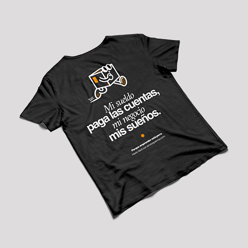Playera negra mujer "mi sueldo, mis sueños" con impresión en la espalda