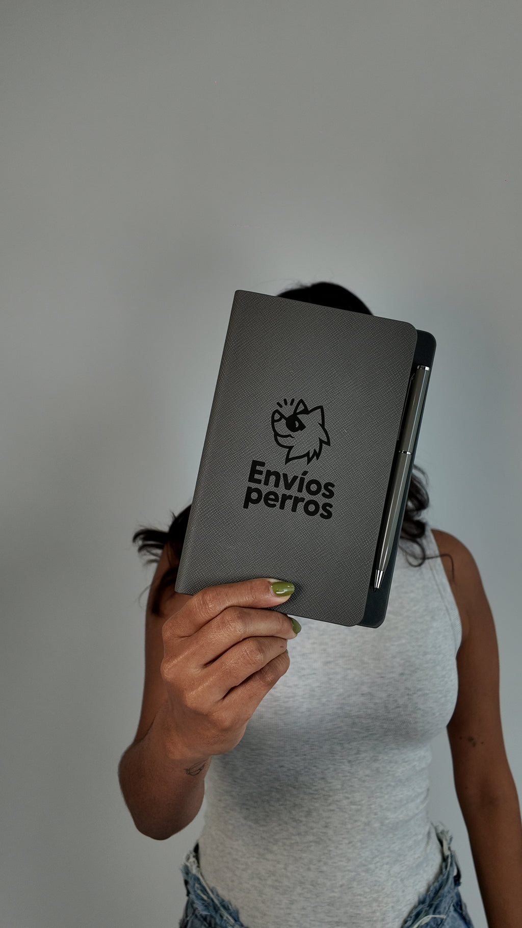 Libreta + pluma Envíosperros 2026