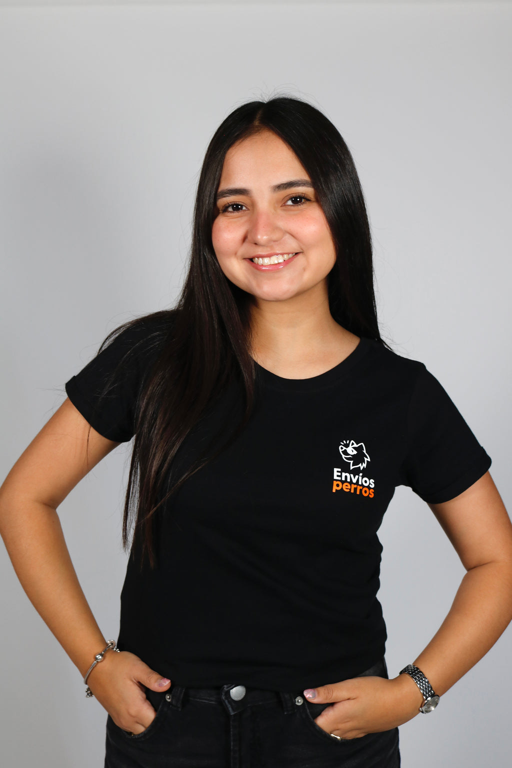 Playera negra mujer "mi sueldo, mis sueños" con impresión en la espalda