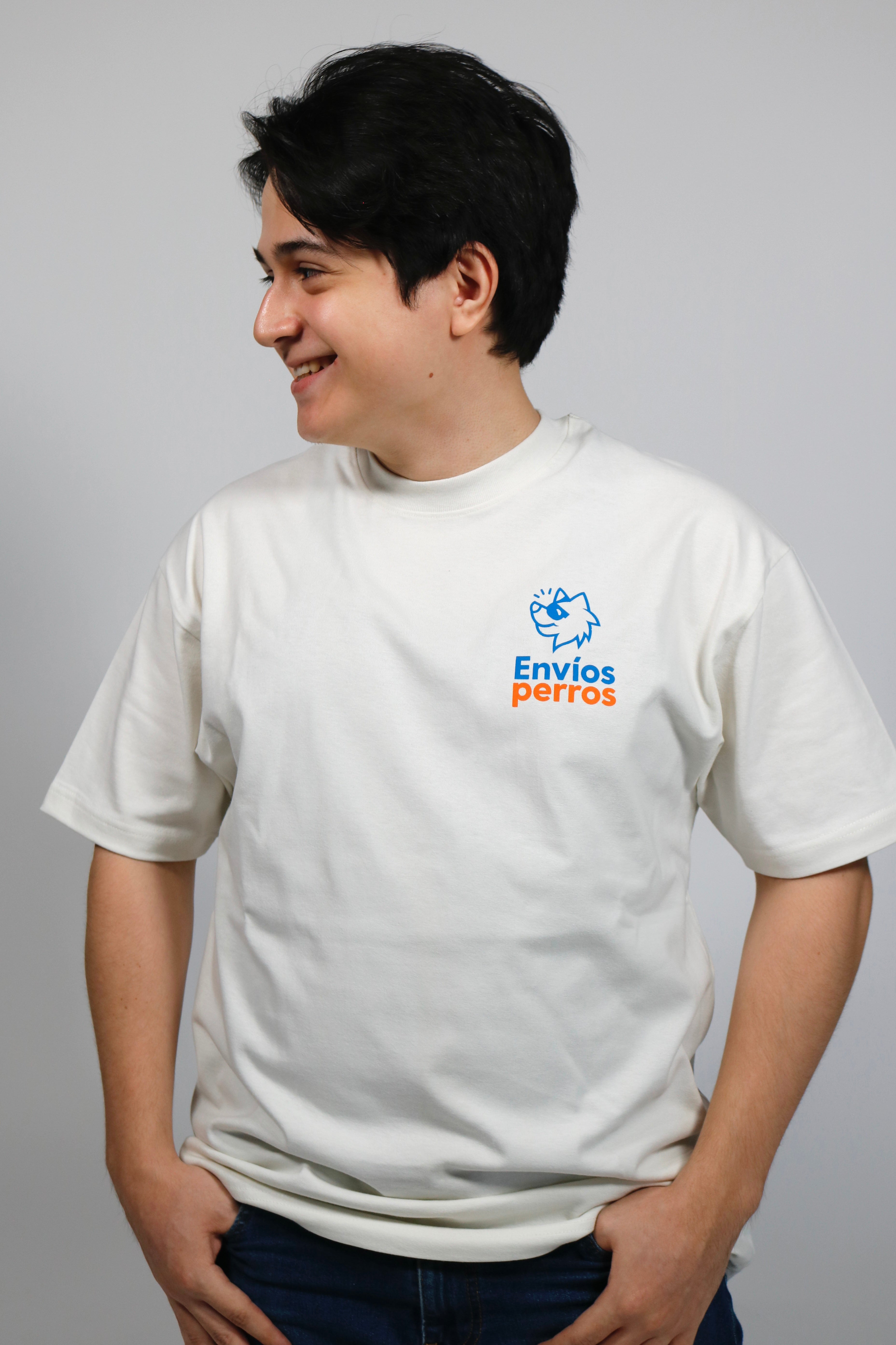 Playera blanca Oversized "Emprendedores perrones" HeavyWeight 220g