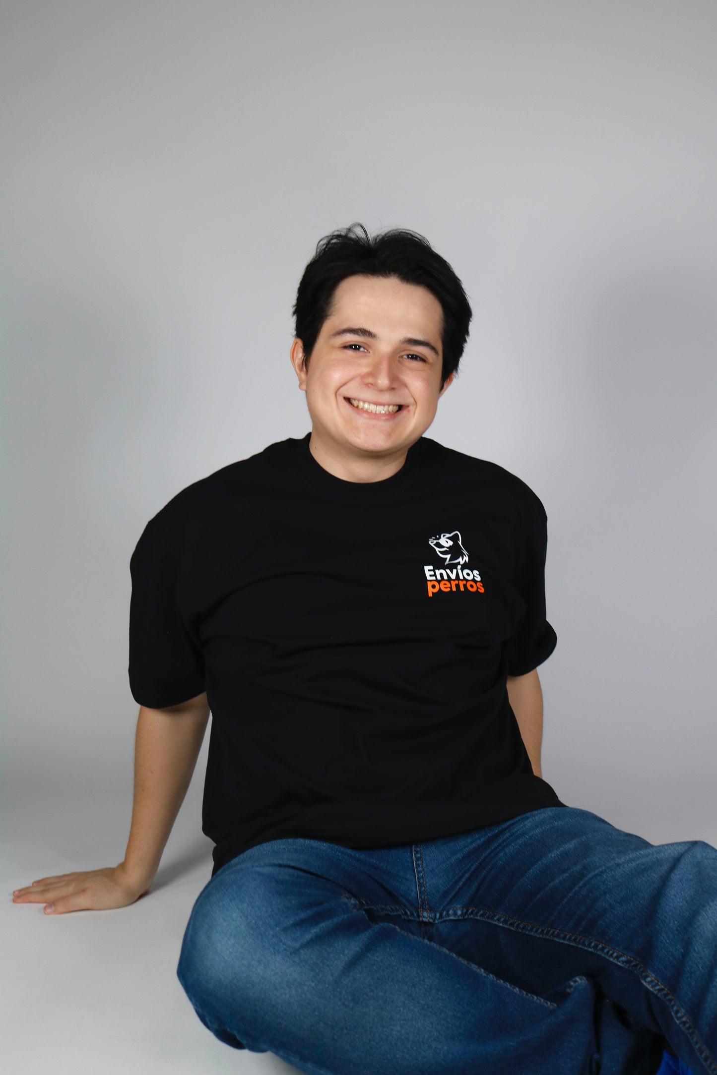 Playera negra hombre oversized "no es estrés, es express"