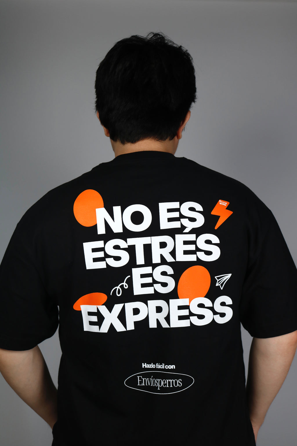 Playera negra oversized "no es estrés, es express"