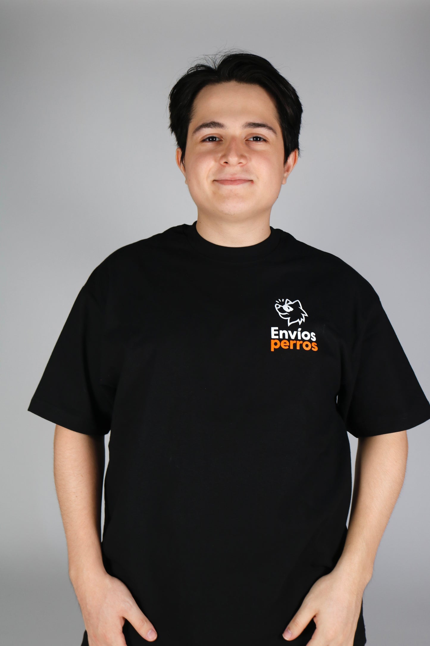 Playera negra hombre oversized "no es estrés, es express"