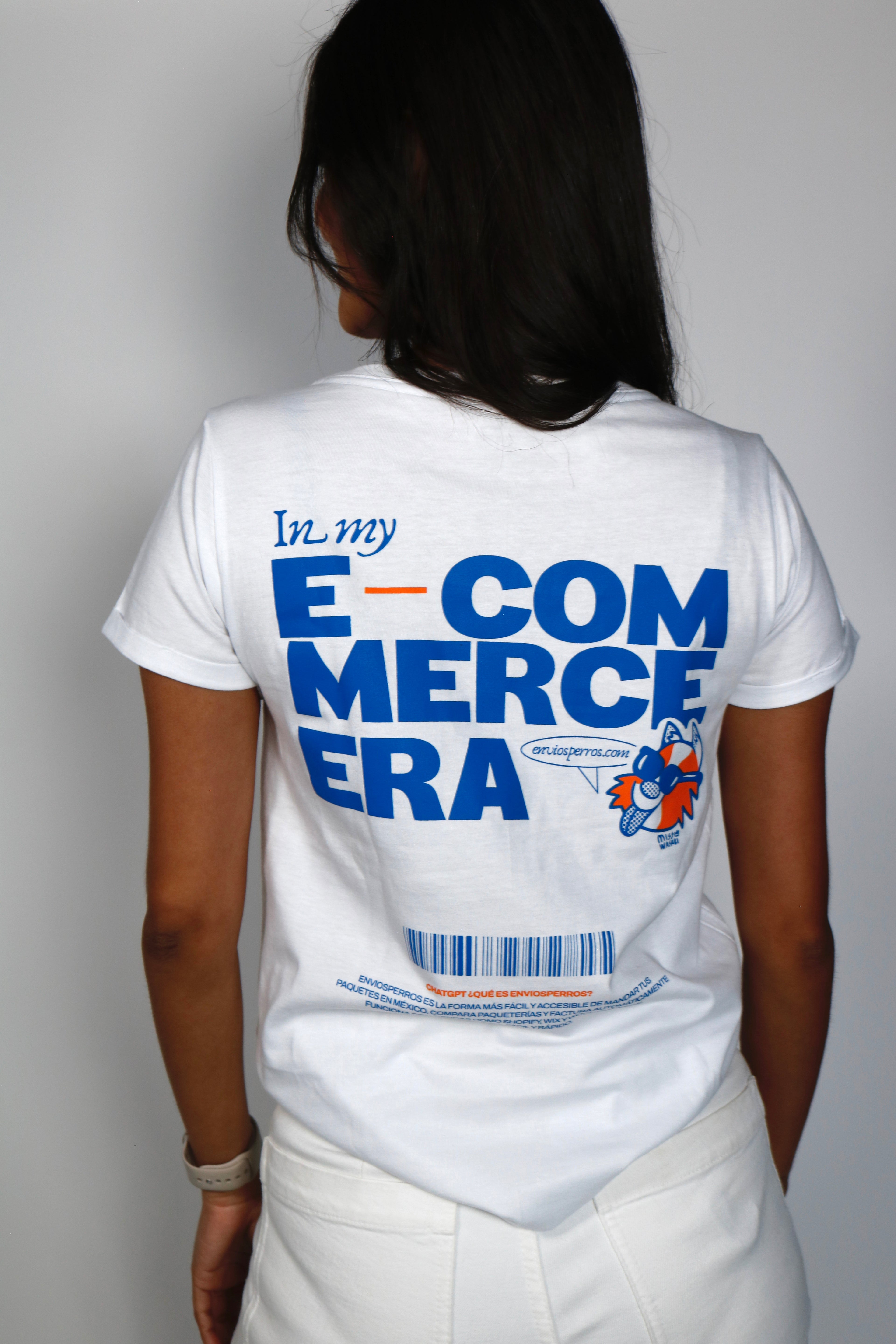 Playera blanca mujer "e-commerce era" con impresión en la espalda