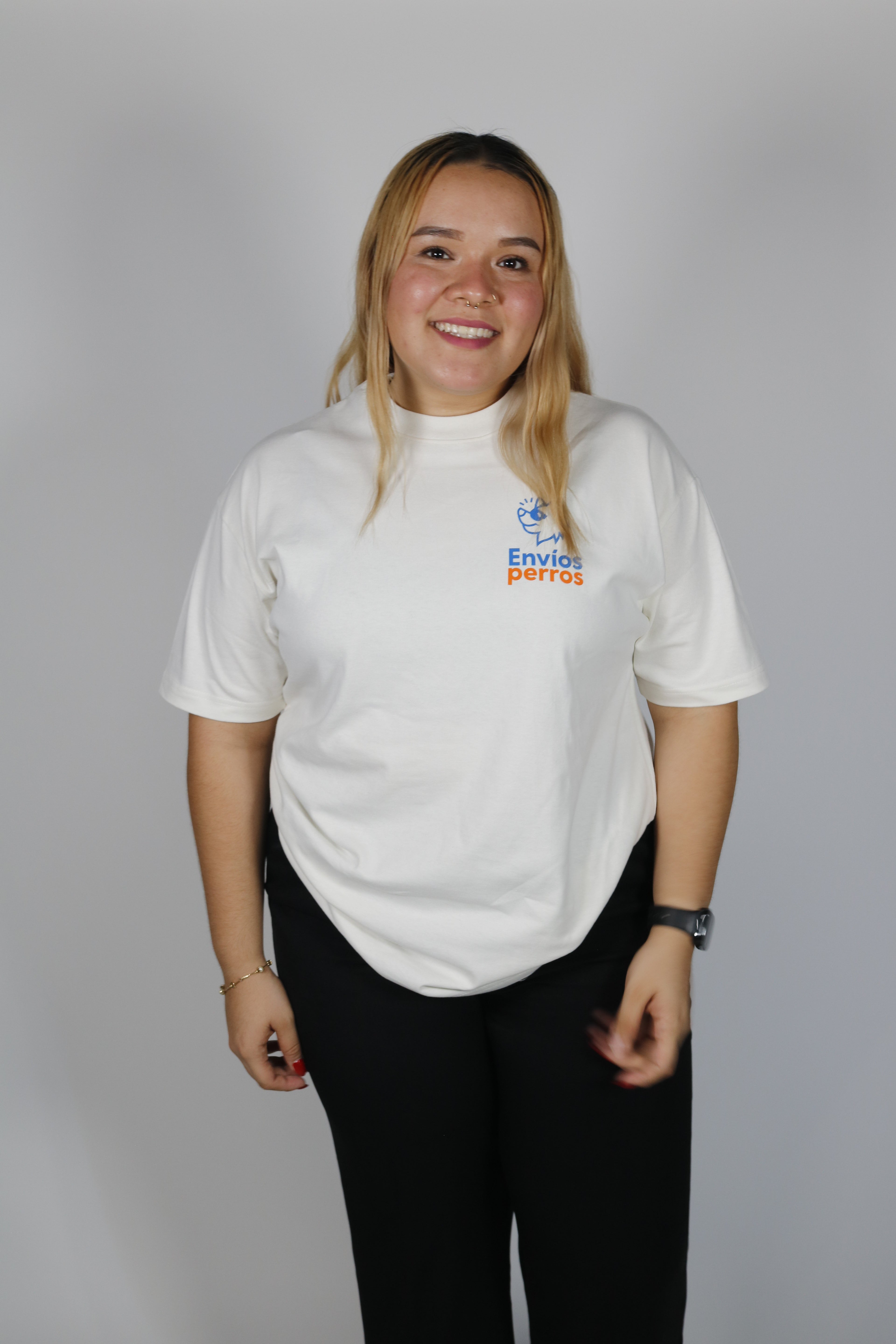 Playera blanca Oversized "Emprendedores perrones" HeavyWeight 220g